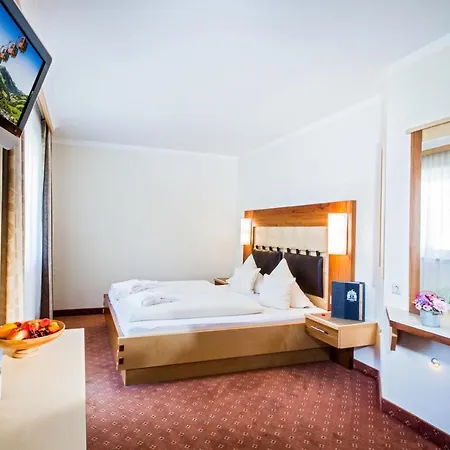 Hasenauer 4 Sterne Superior Hotel 4*