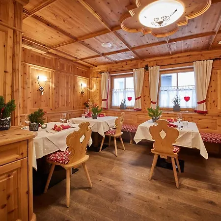 Hasenauer 4 Sterne Superior Hotel 4*