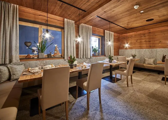 ホテル Hasenauer 4 Sterne Superior ザールバッハ・ヒンターグレム